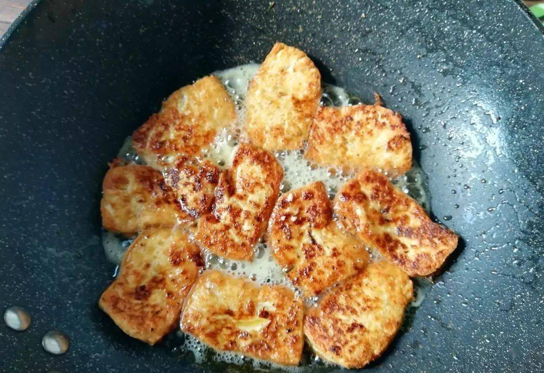 五花肉|多加入1勺这个调料，豆腐味道香做红烧豆腐时