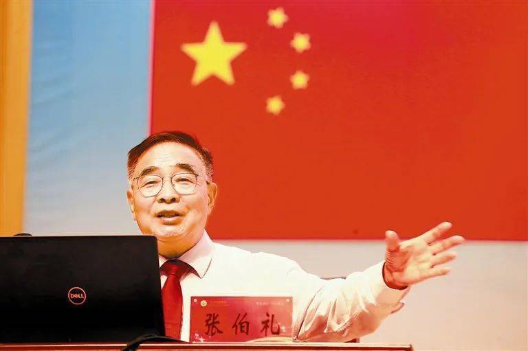 张伯礼|张伯礼校长开讲入学第一课：传承悬壶济世心