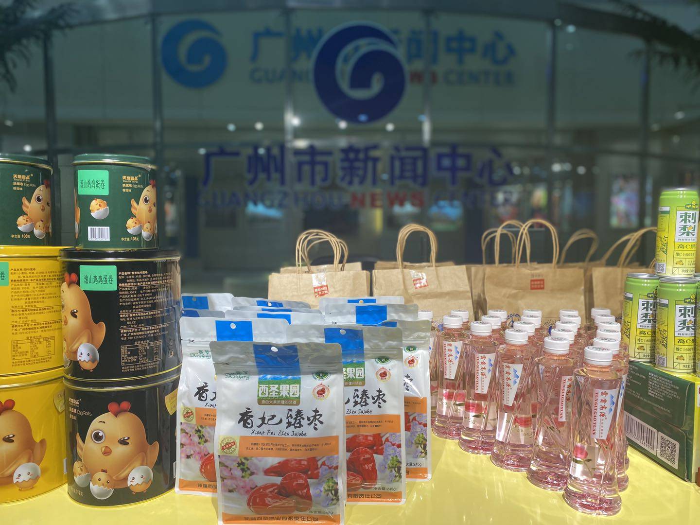 2019年底贫困人口降到_贫困山区的孩子图片(3)