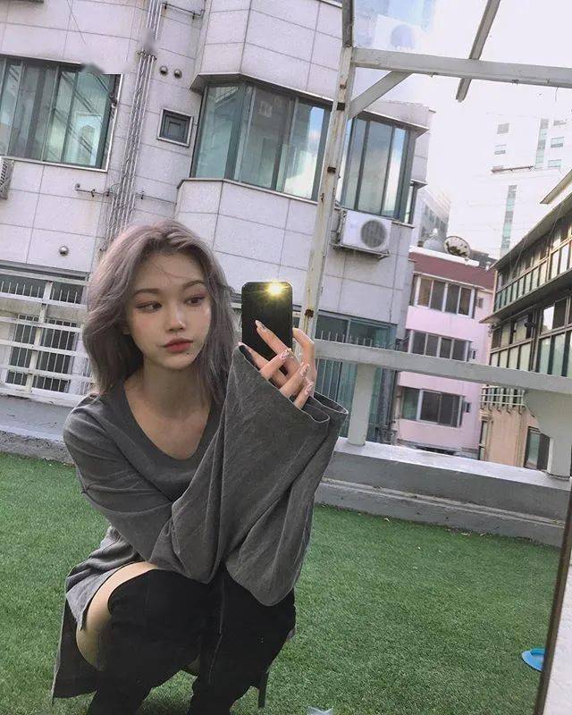 棕色|虞书欣和李圣经双双换上神仙发色，秋冬最显肤白发色你get了吗？