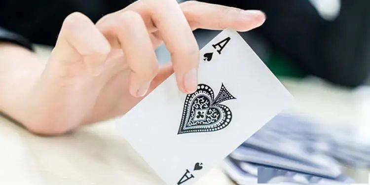 戴透视隐形眼镜用"魔术扑克牌""诈金花",现实生活中的"赌王"结局如何?