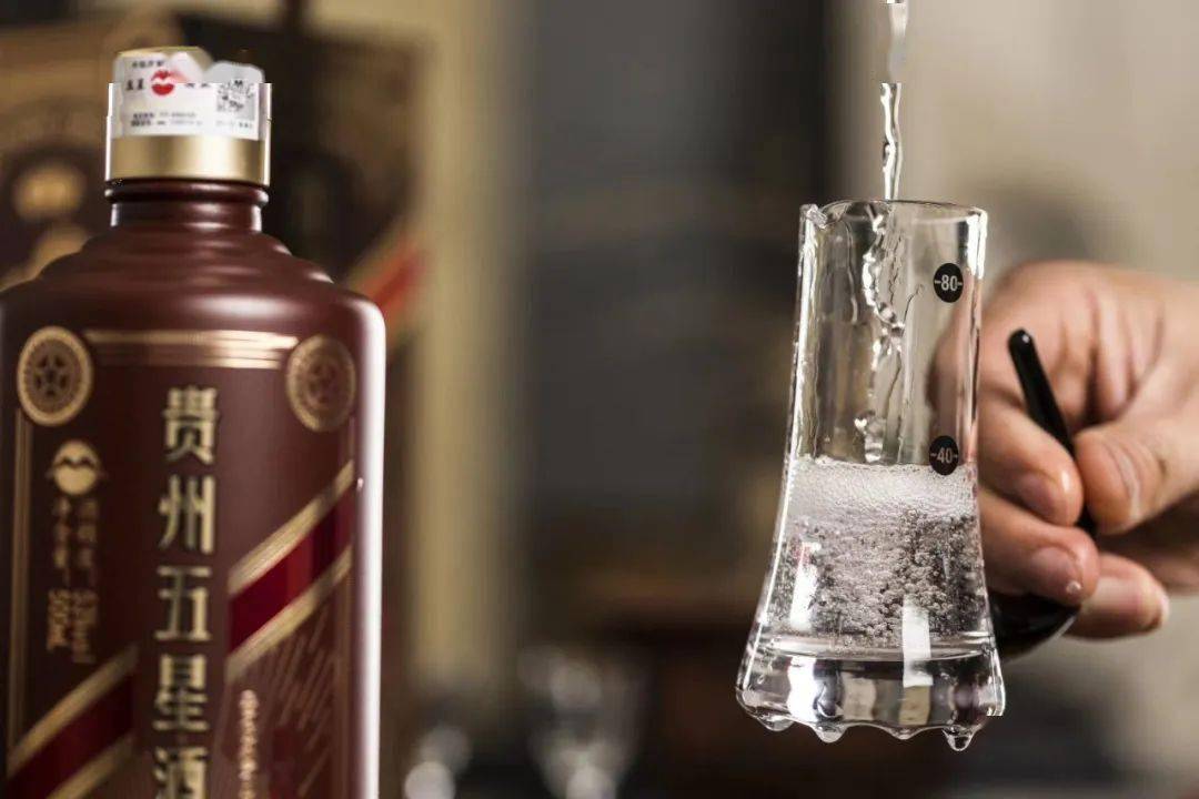 明明一起喝的酒,为什么醉的总是你?