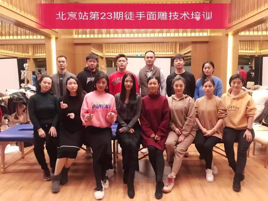 鲜肉|49岁闫妮“换脸”后爆红,还和当红小鲜肉谈起了恋爱,网友:全是装的!