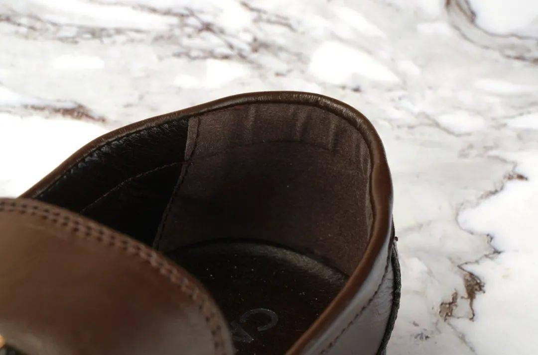 亚洲人|专为亚洲人脚型设计，柔软轻便、不磨脚，一年四季都能穿，百搭潮款穿出你的风格！