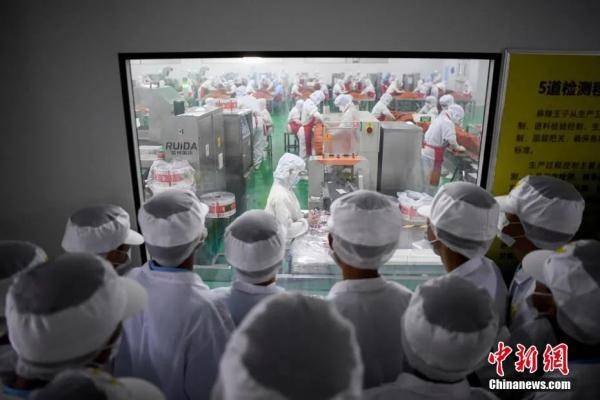 包辣|首个辣条专业班开班！网友：不说了，先给我来两包辣条