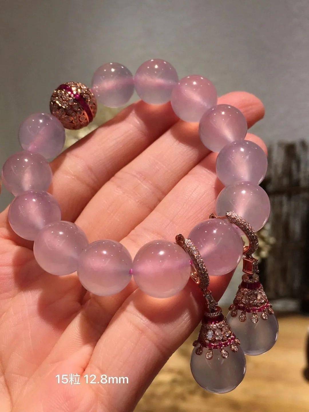 老年人|41岁女子10年时间里和8名老年人结婚 骗走大量珠宝和钱财后悲剧