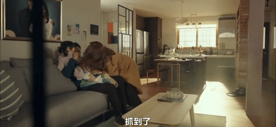 风太暖|年度高分韩剧《恶之花》,李准基家的工业风太暖!