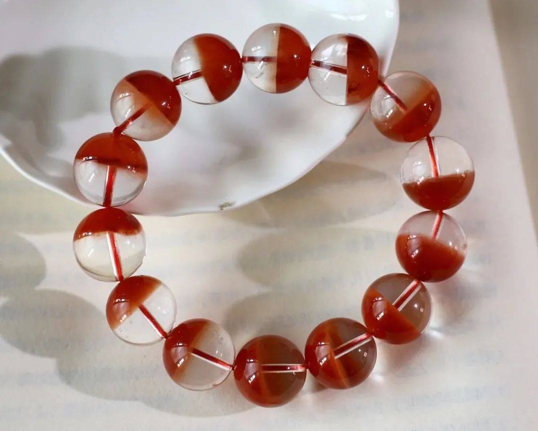 老年人|41岁女子10年时间里和8名老年人结婚 骗走大量珠宝和钱财后悲剧