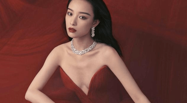 pick|总沦为人群背景板？自带感染力的天赋美人，为什么都pick这种风格？