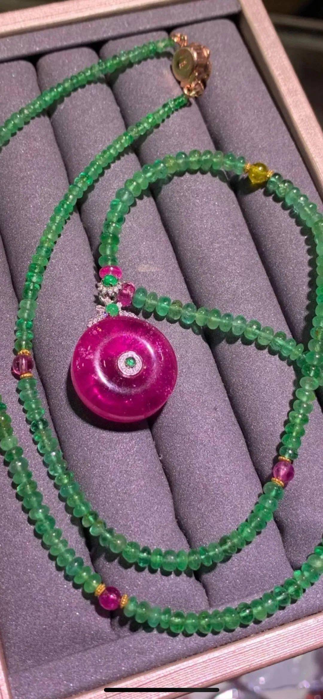 老年人|41岁女子10年时间里和8名老年人结婚 骗走大量珠宝和钱财后悲剧