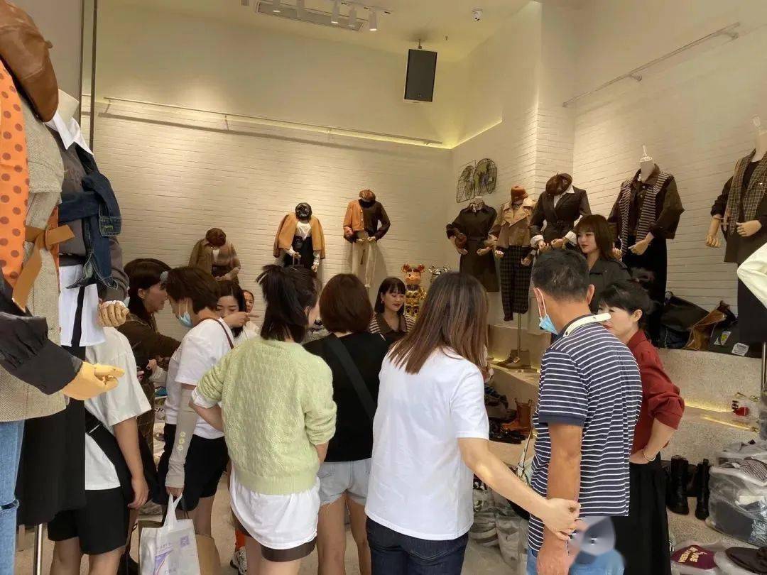 顾客|朱朱：从临租店面到长租店面，我的服装转型之路（3）