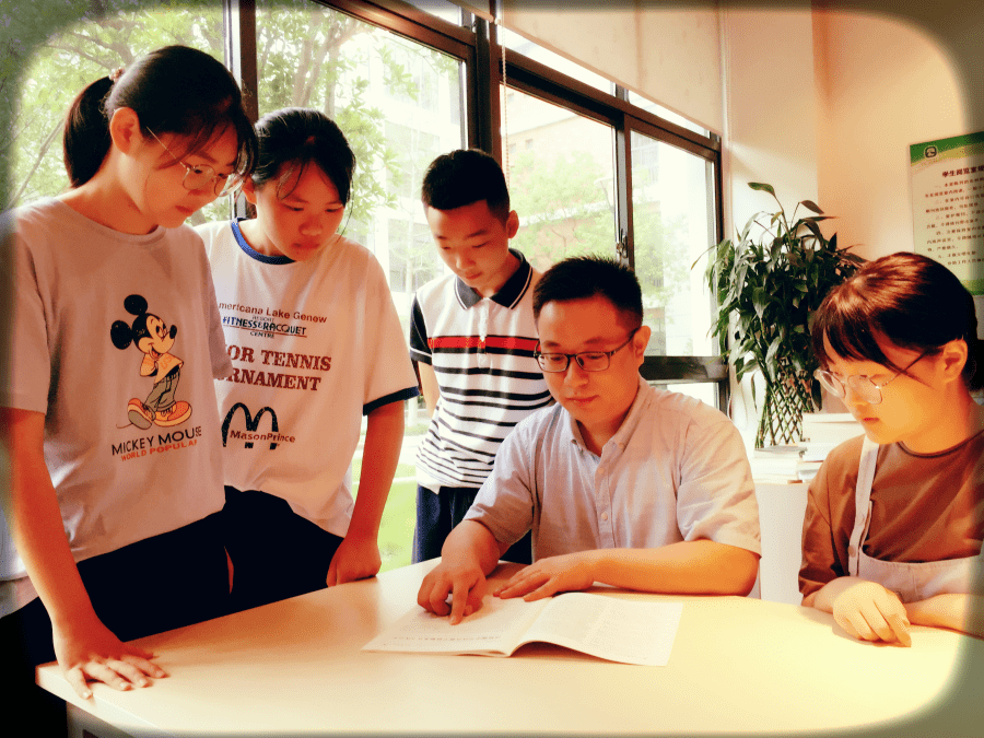 校园教育与担当 64d07a6c47eb4be584e4c92eb859b306.png