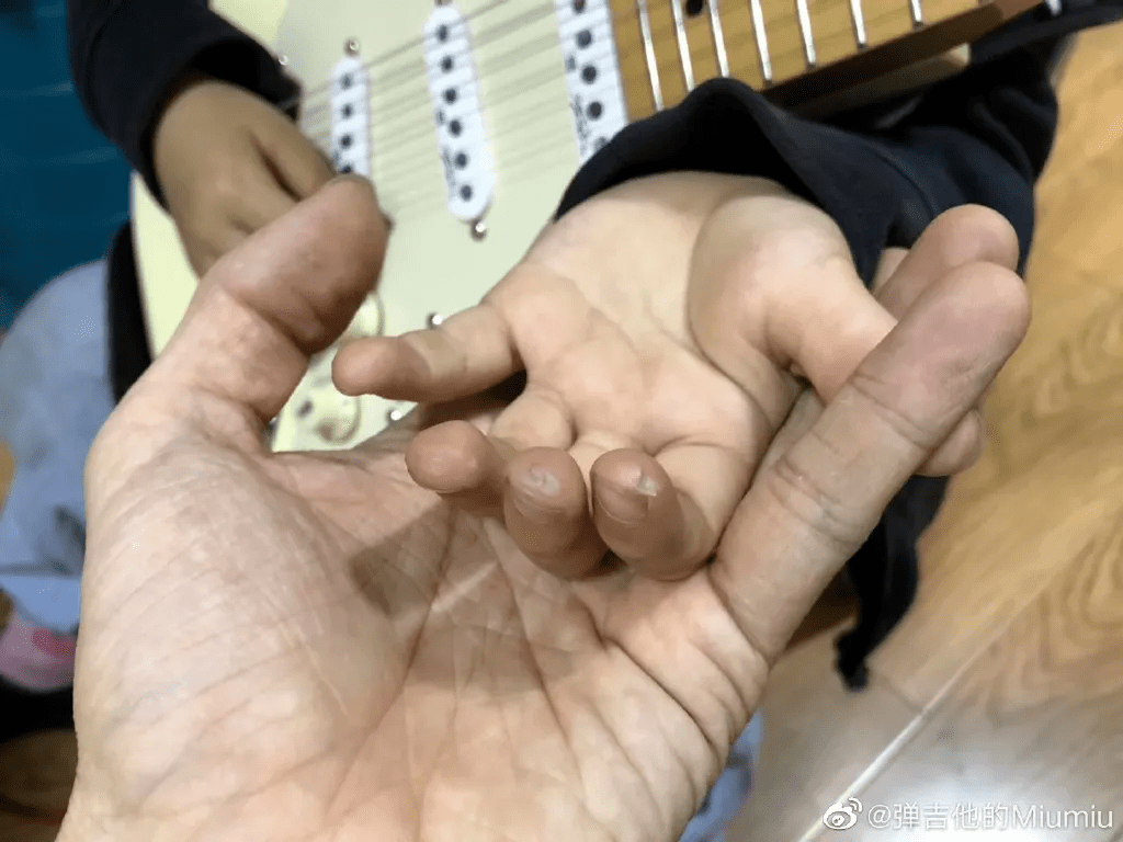 反转后，李星星自拍曝光父母现身：何必等待轮回，来世就在你的孩子身上