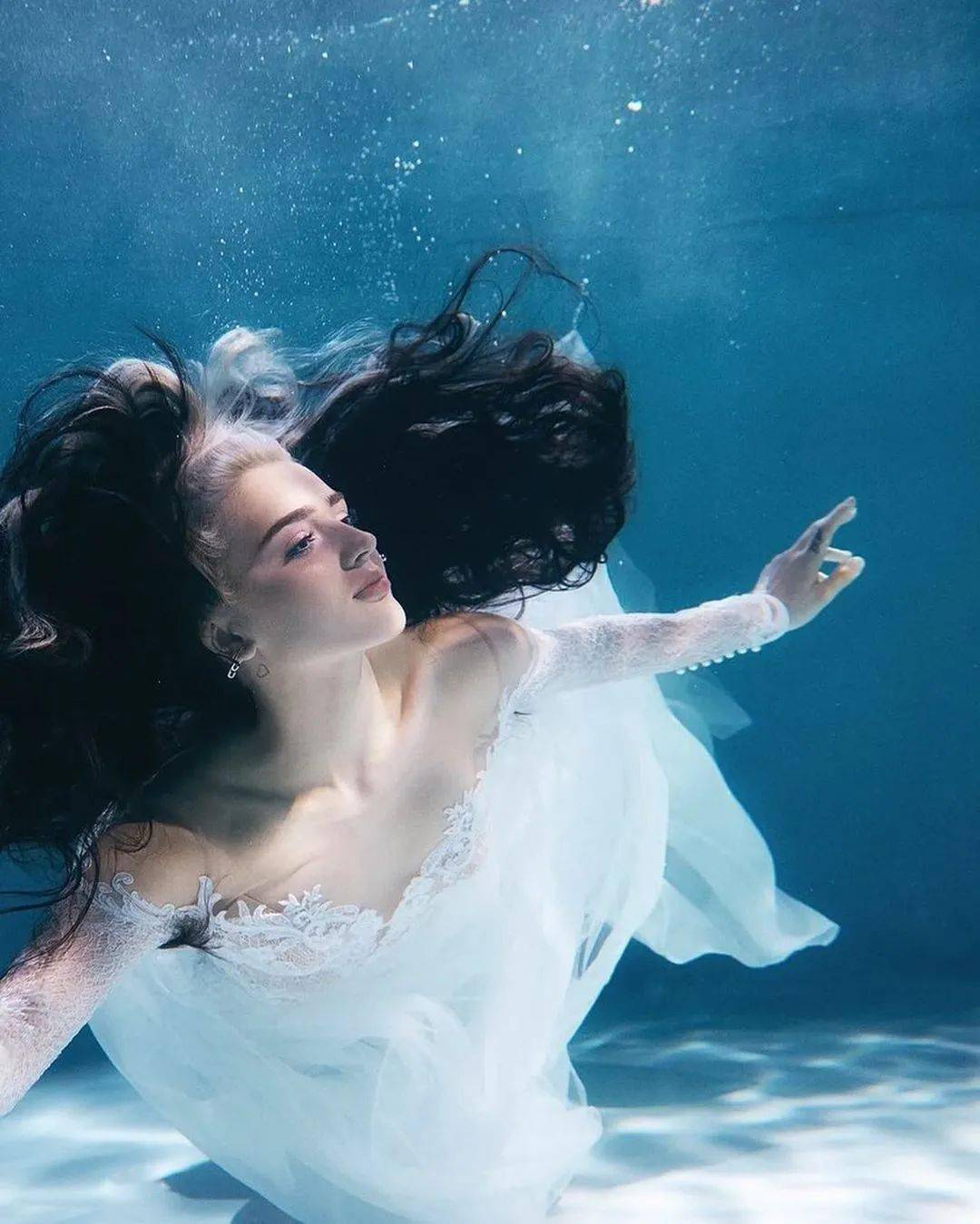 公主|迪士尼抓错了在逃公主？网友：是，真公主正在俄罗斯当女王！