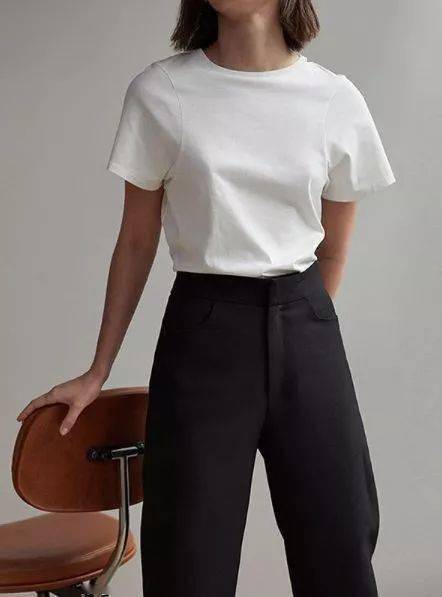 衣服|我减少了买衣服的次数，却穿的越来越好看了！