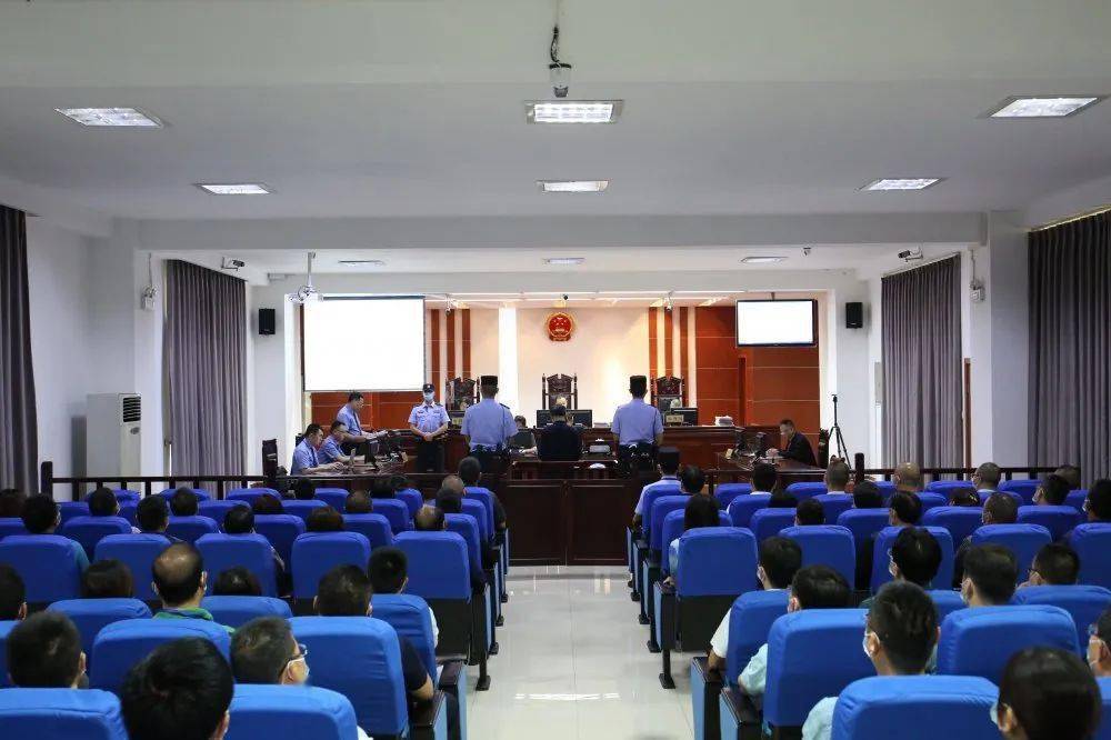 广元利州法院公开审理张彬涉嫌受贿罪,滥用职权罪一案
