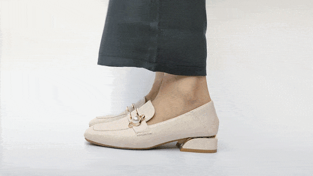 上流社会|女明星轻松入秋,必备乐福鞋,穿上一秒变“上流社会”!