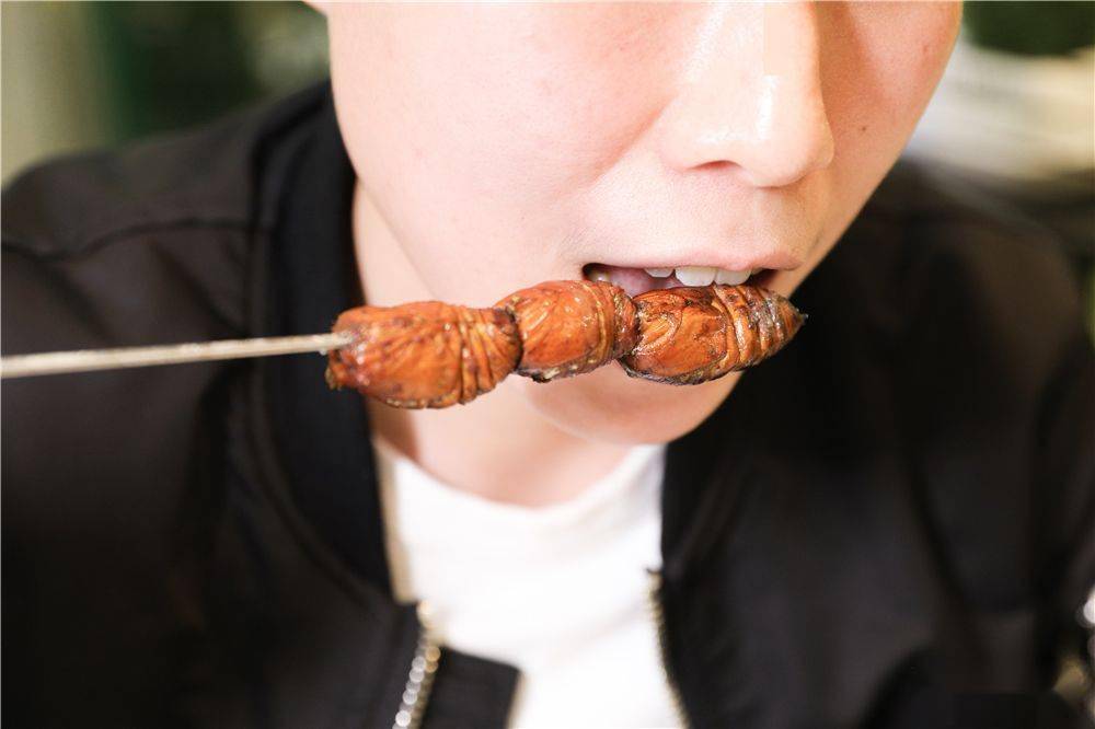 韩缘|69.9元抢！价值150元「韩缘烧烤城」自动烧烤套餐！30荤串+10素串+烧烤伴侣+锡纸金针菇+凉菜+饮品！