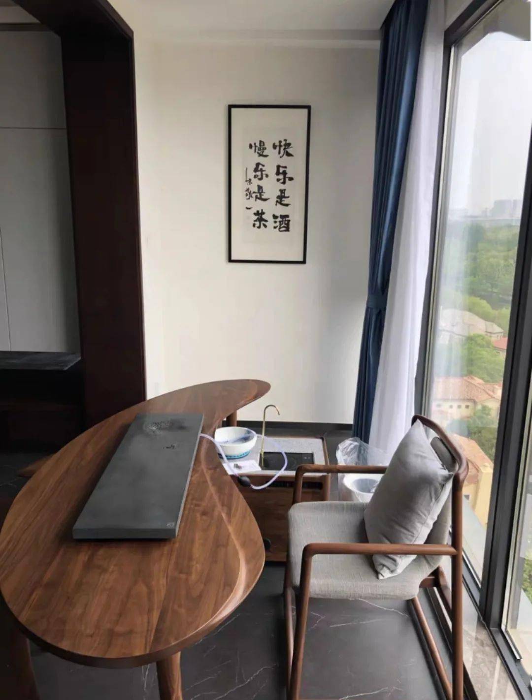 照片|显穷大白墙+网红装饰画=悲剧！