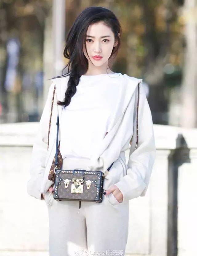 发型|头发长别老披着！这10种发型让你又美又有女人味！