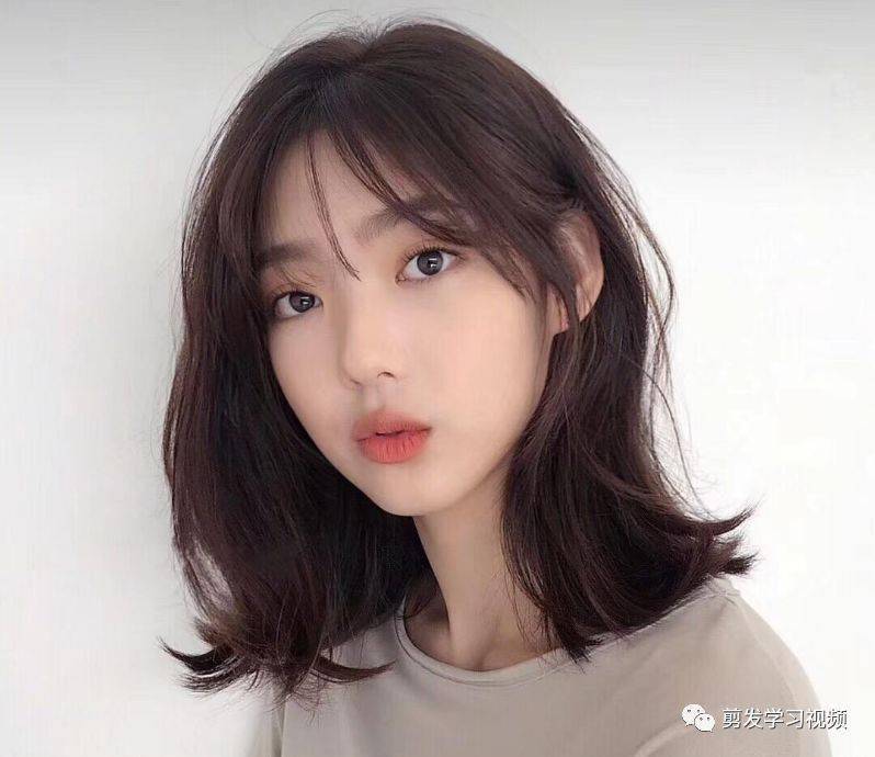 “ayx官方网站”
2020最新盛行“不长不短”发型(图20) “ayx官方网站”
2020最新盛行“不长不短”发型(图20)