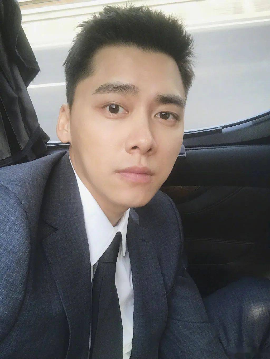 少年|李易峰靠生图冲上热搜 他是怎么始终保持少年感的？