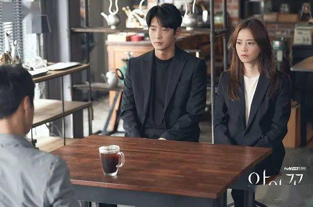 水润|《恶之花》李准基变身韩版“张东升”，女主发光美貌全靠“妆”？