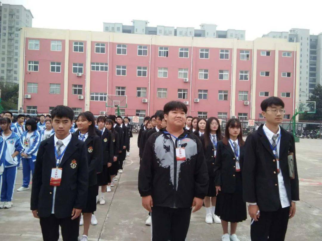 泗县双语中学举行我爱祖国升旗仪式