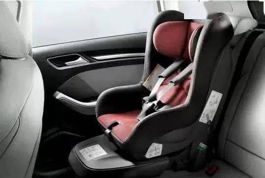 男子|太危险!事发皋城路!一男子竟让宝宝“开车”...