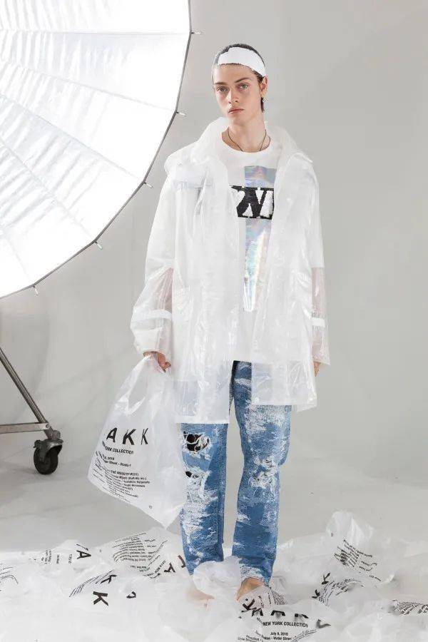 日本|承袭于三宅一生的精致街头雅痞，这个小众日本品牌有点东西