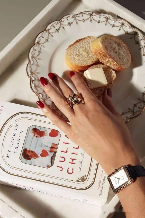 一个人|如何判断一个人是否时髦？看Ta戴几个戒指啊！