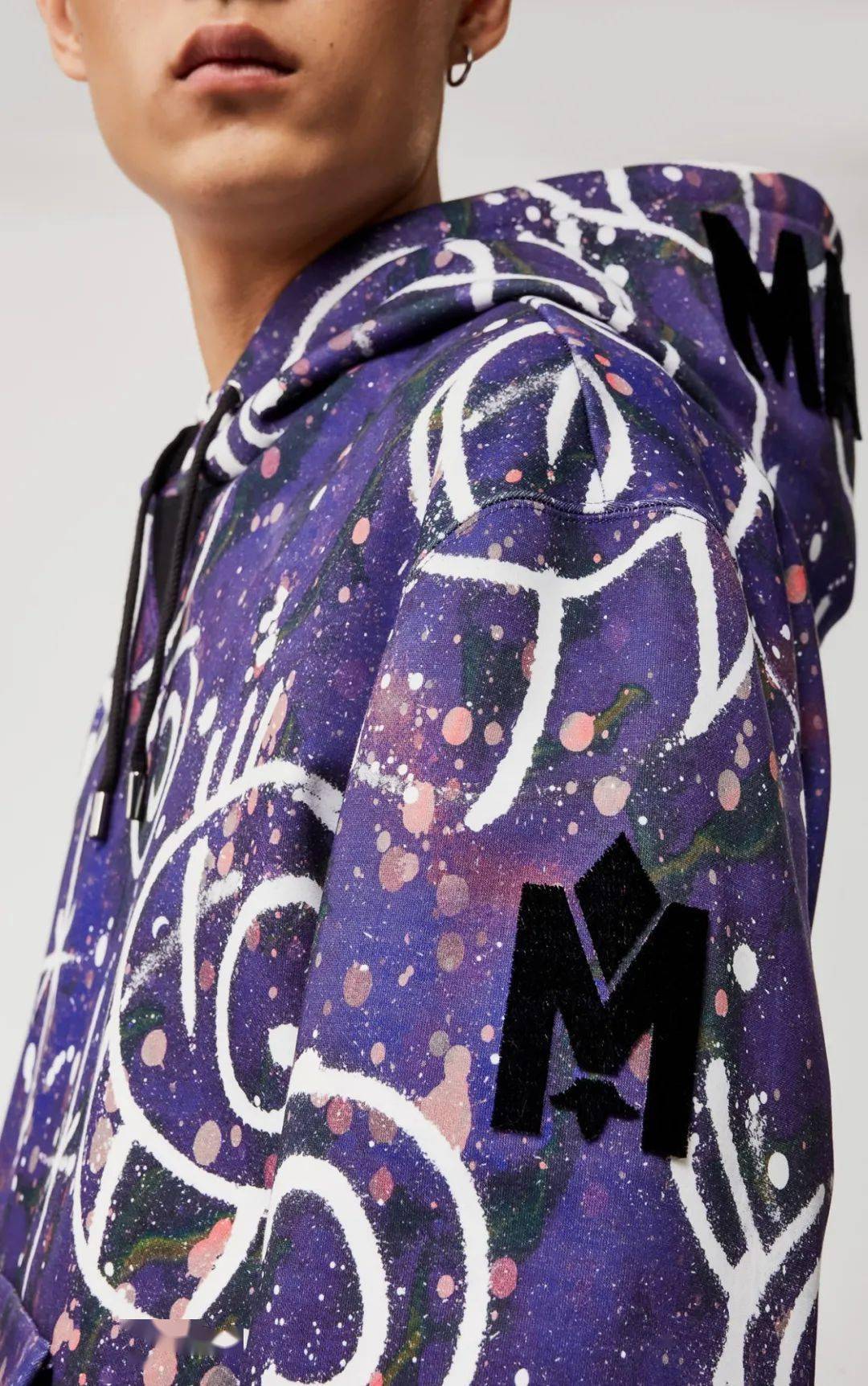 Banksy|潮事 | 这双写着汉字的 Nike ，我真的爱了