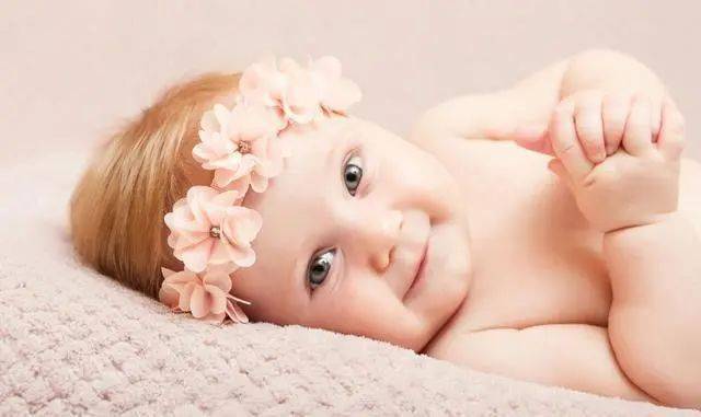 宝宝|如何让宝宝拥有完美头形？头睡偏了如何纠正？