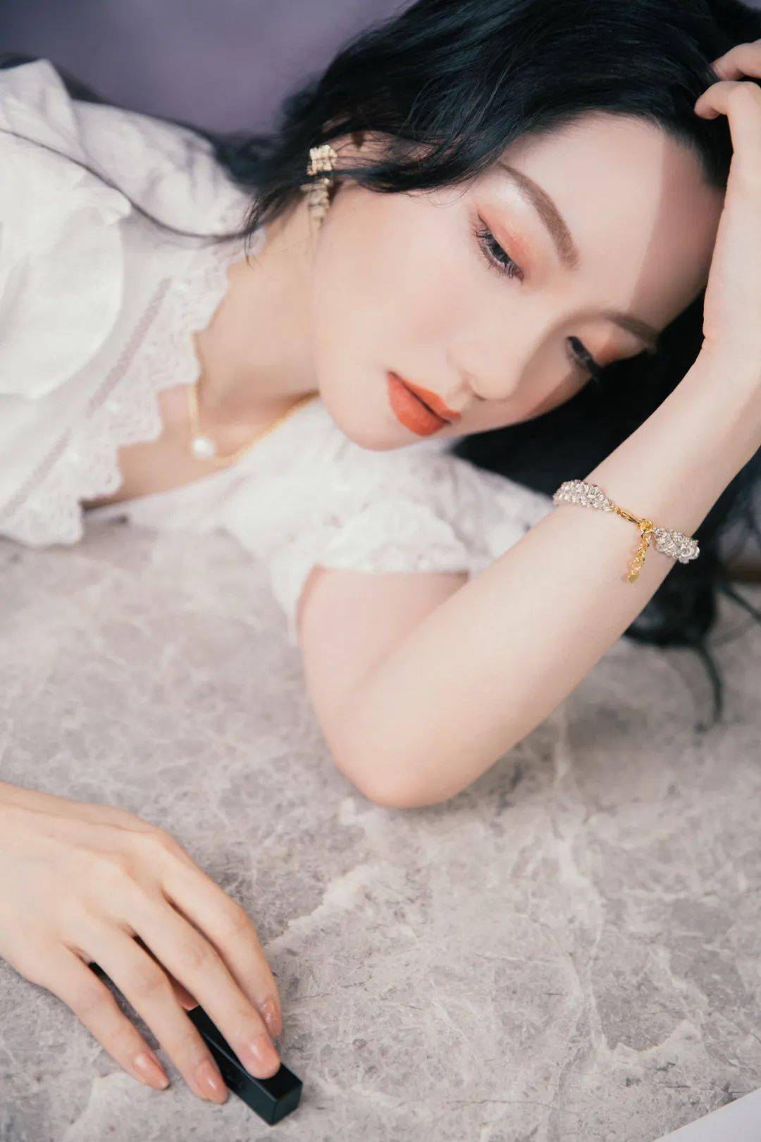 气质|风靡秋冬的裸棕色，凭什么这么受欢迎？