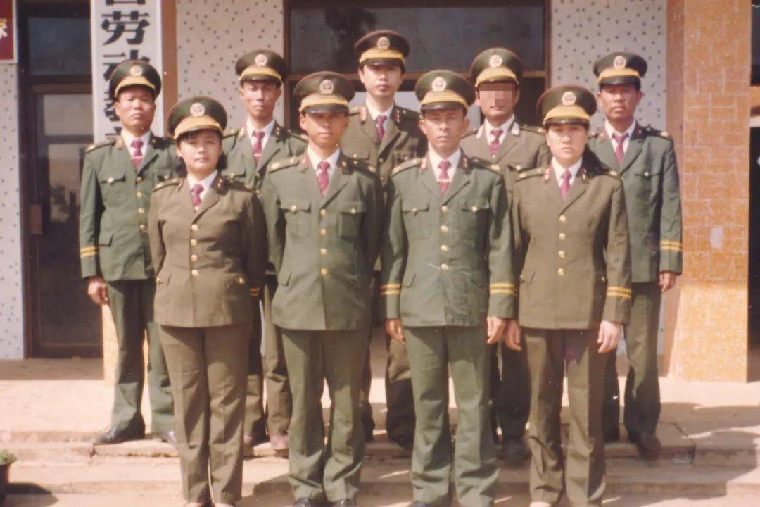 90年代民警在西区合影