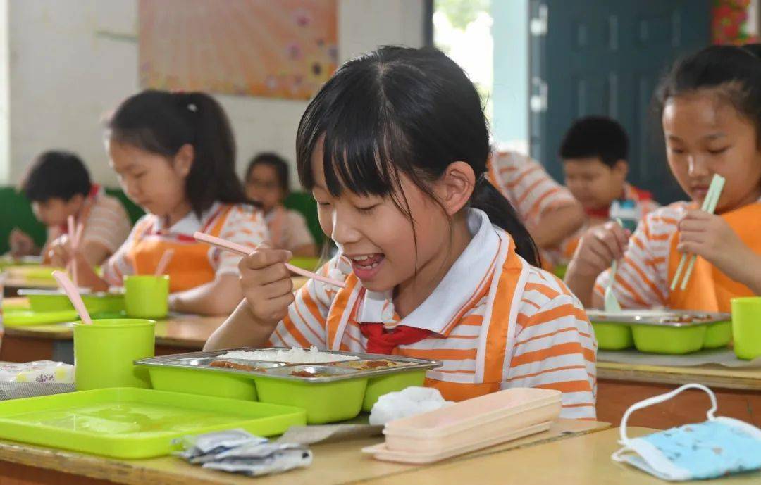 供餐|明年6月，郑州中小学午餐供餐全覆盖