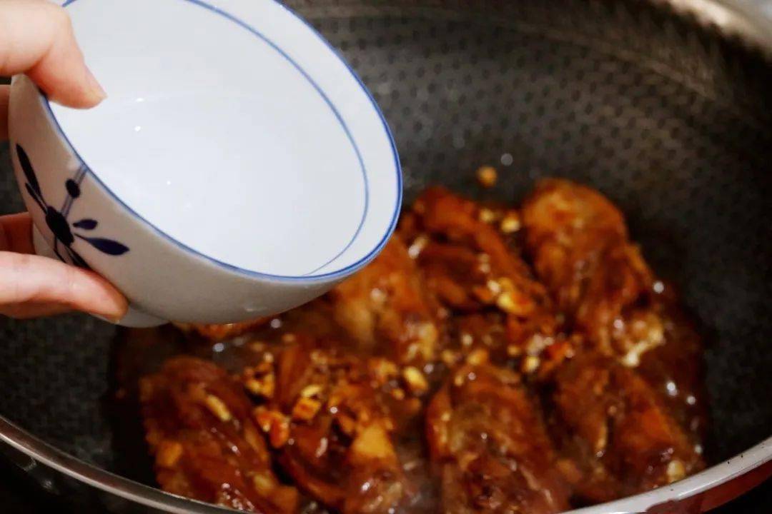 最好吃的雞翅做法，連骨頭都入味！一撕爆汁，孩子吃完碗都不用洗！ 熱愛美食 第9张