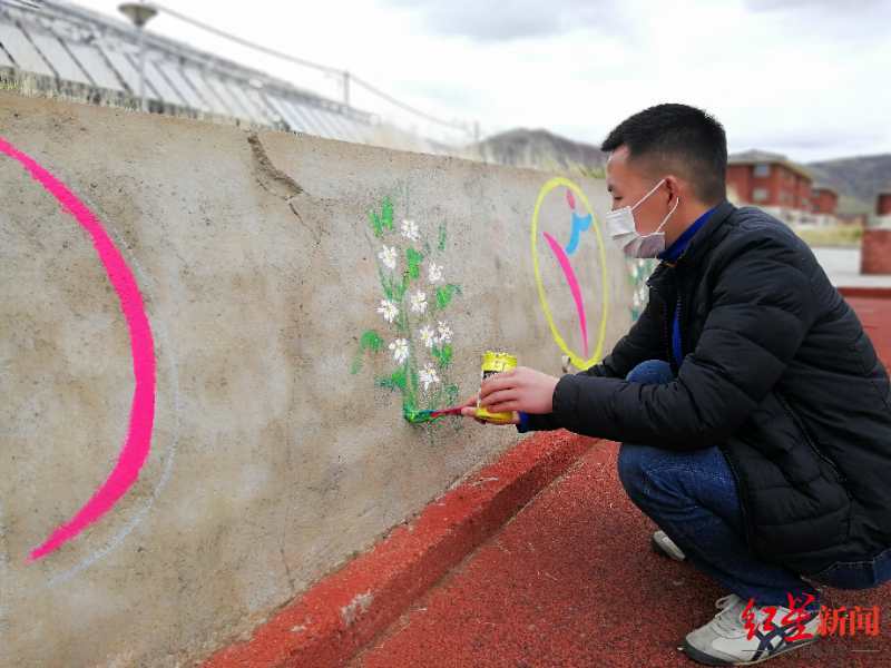 色达|成都温江老师去色达支教1年 这所高原学校第一次有了专职美术老师