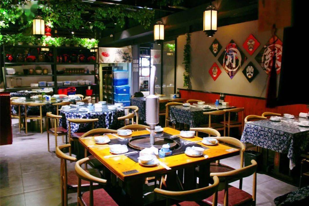 商家|99元抢原价260元「三哥院子地锅烤肉」4-6人餐！烤牛肉、烤五花肉、烤培根、烤翅中、烤鱿鱼……红遍哈尔滨的地锅烤肉快来试试！