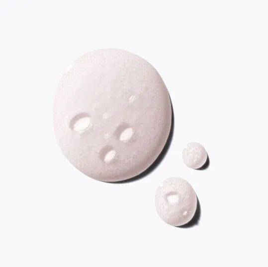 精华|美妆亲测丨脸颊上妆开始起皮了？换季期教你30秒选对保湿精华