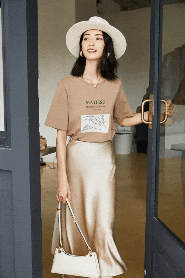 裙子|好物┃风靡时尚圈的丝滑半裙，穿上显瘦10斤还美得很高级！