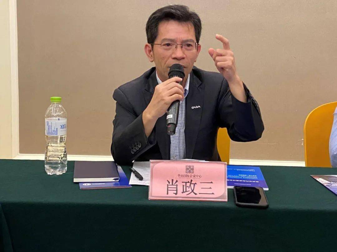 中国汽车流通协会副会长兼秘书长 肖政三重庆市汽车商业协会副会长