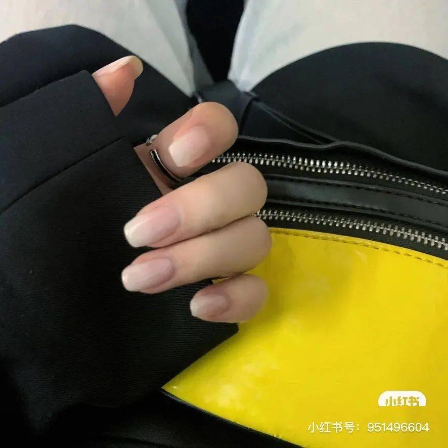 宋妍霏|入秋的第一波美甲，宋妍霏先安排上了！