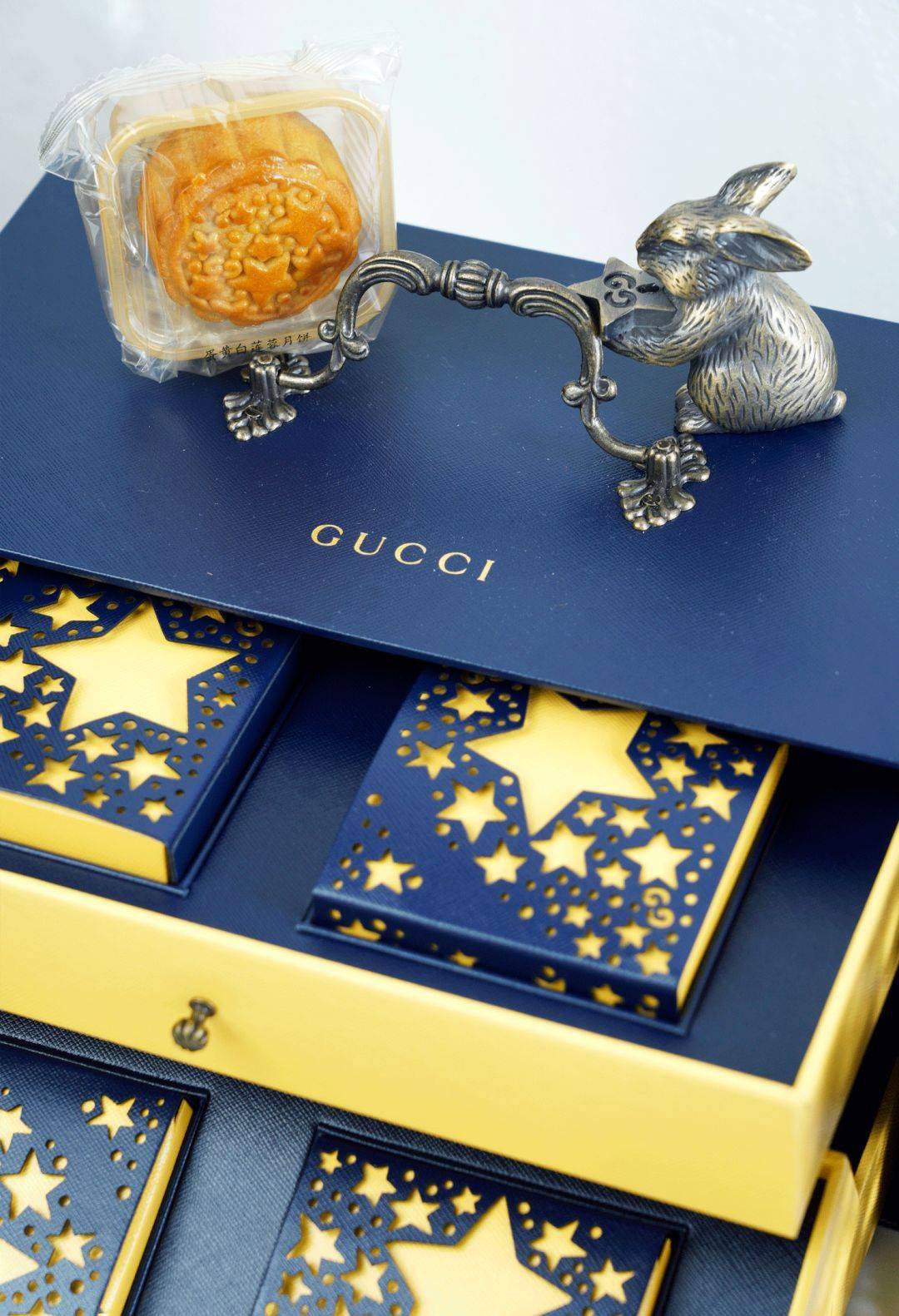 宇博|宇博带着他60个大牌月饼又来啦！这次要全部送给客官们！