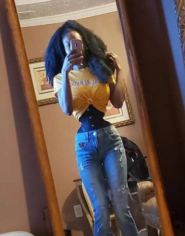 小时|妹子狂瘦40公斤仍不满足，每天勒18小时束腰，想成为腰最细的人…