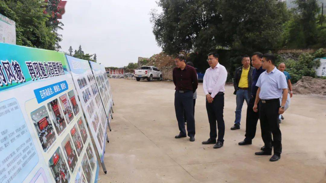 市政府副秘书长李首群市委农办专职副主任魏承林到白沙镇指导百里桔香