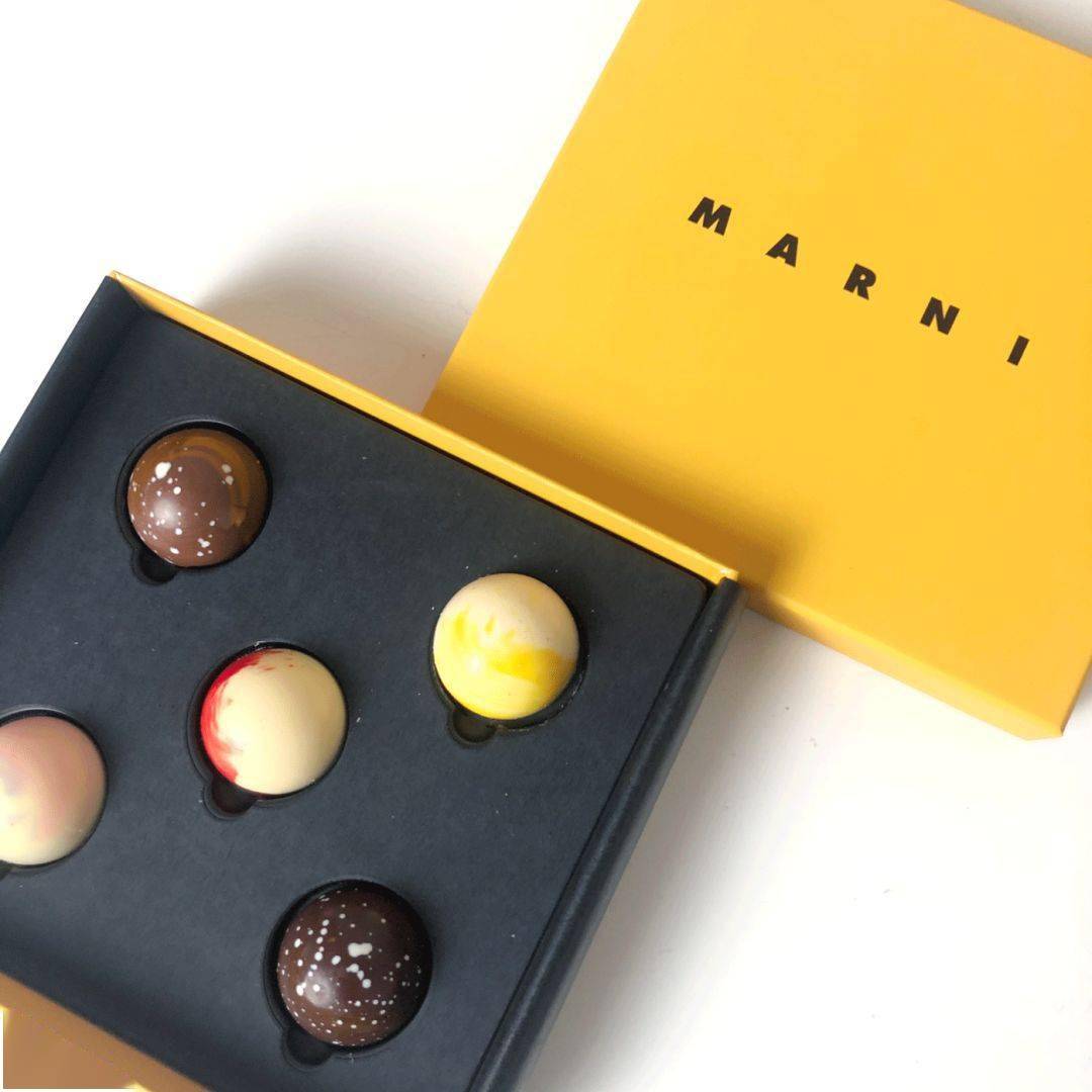 宇博|宇博带着他60个大牌月饼又来啦！这次要全部送给客官们！