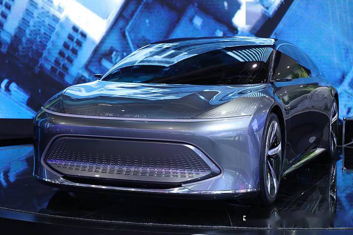 与此同时,旗下首款插电式混合动力车型beijing-x7 phev也首次亮相.