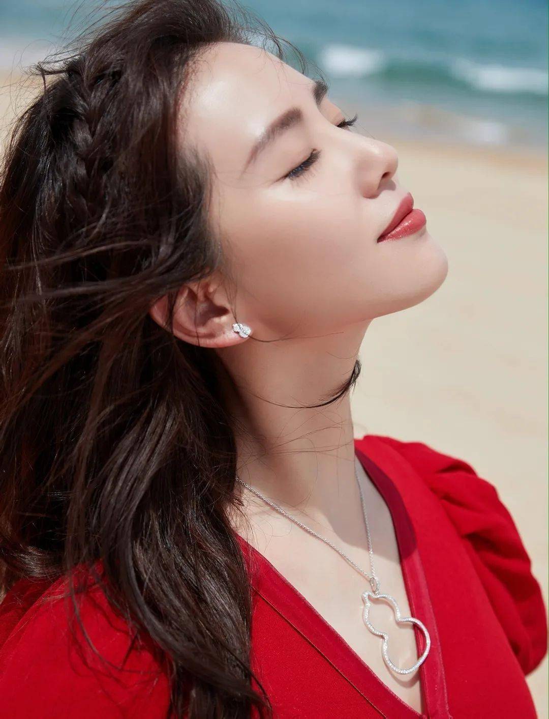 图片|入秋的第一杯奶茶?别忘了给唇色也安排上!