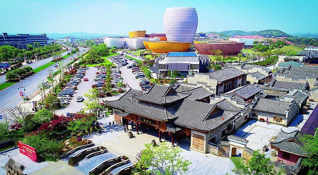 醴陵陶瓷谷瓷器口.李茂春 摄株洲工业旅游线路还在延伸.